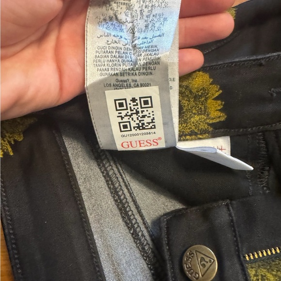 Like New Guess Jeans - Picture 9 of 13